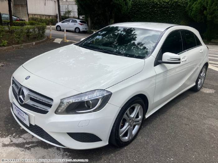 Mercedes-Benz A 200 1.6 TURBO URBAN 2014/2015